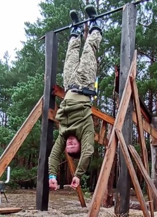 Чи є ризики при висінні вниз головою?